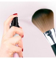 make-up-brush-cleanser-1