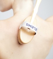 50451bodydetoxskinbrushapplication-a1350x1500